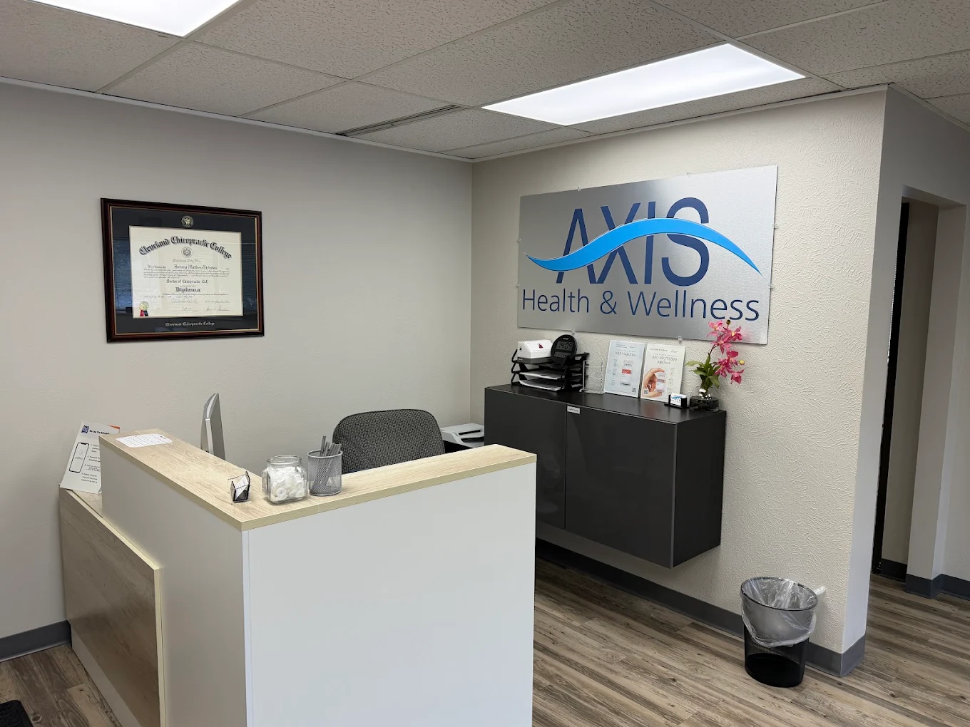 Front desk and reception at Axis Health and Wellness in Centennial CO